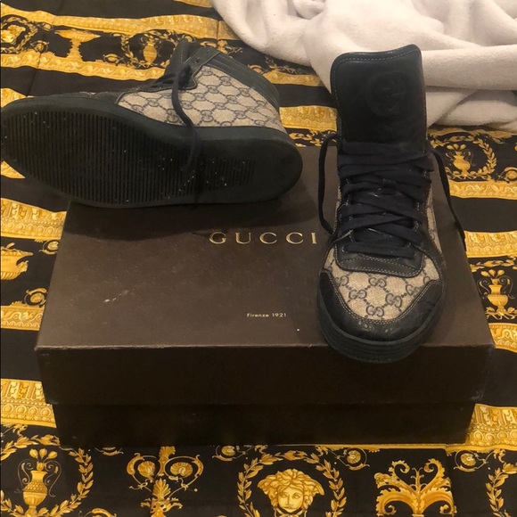 Authentic Gucci shoes - Picture 2 of 2